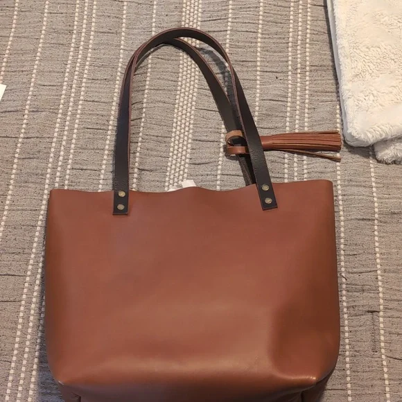 Portland Leather Medium Classic Tote - Honey (With Honey Tassel) - Picture 4 of 5